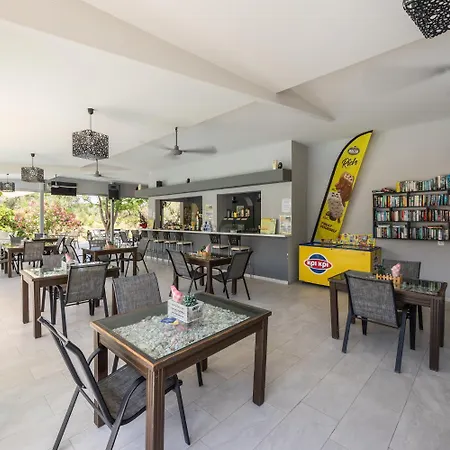 Kosmas Aparthotel Roda (Corfu)