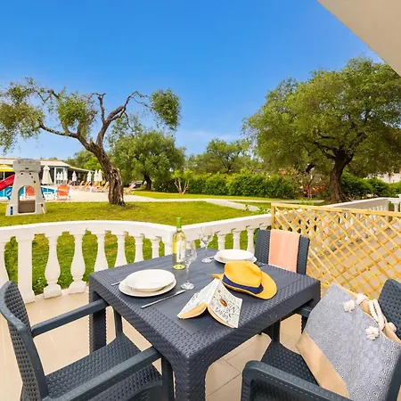 Kosmas Aparthotel *