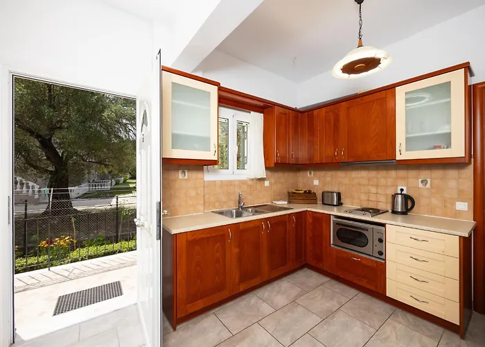 Kosmas Aparthotel Roda (Corfu)